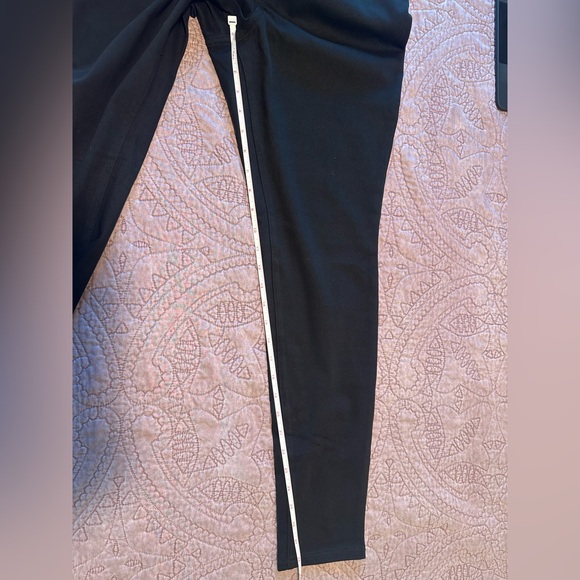 Time & Tru black jeggings with functional back pockets - Picture 10 of 10